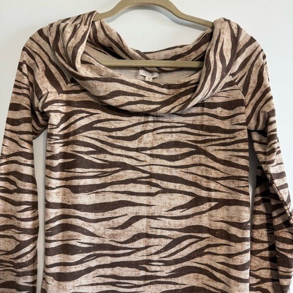 NWT Anthropologie Off The Shoulder Long Sleeve Top Brown Zebra Size M - Picture 5 of 14